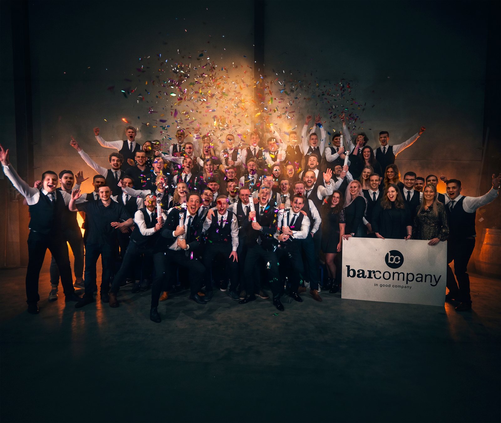 Het team van Bar Company viert feest met confetti